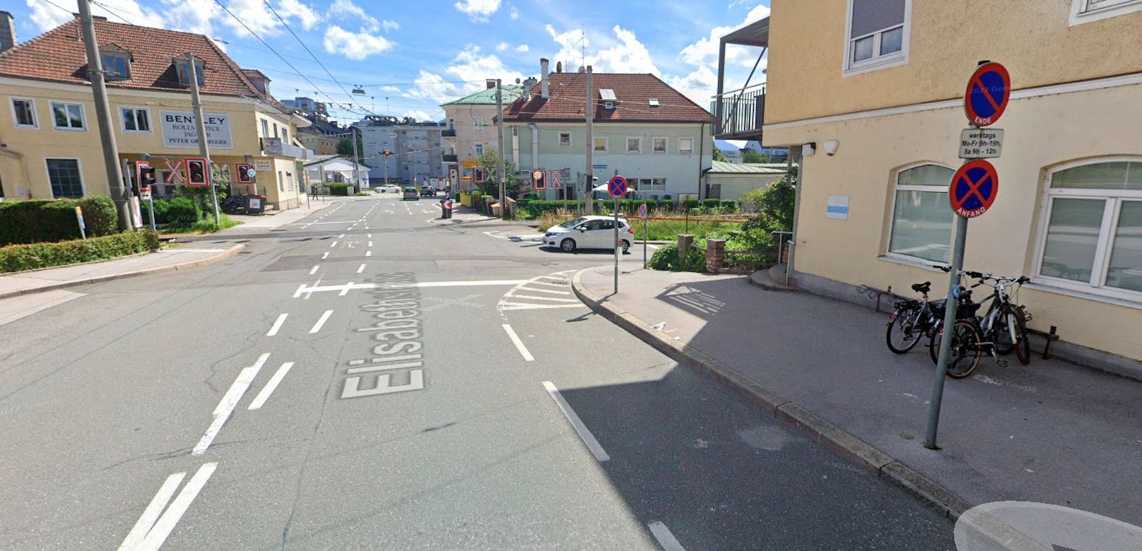 Die Unfallstelle befindet sich an der Kreuzung Landsturmstraße/Elisabethstraße in der Stadt Salzburg.