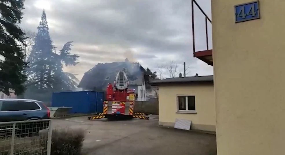 In Yverdon (Schweiz) ist am frühen Donnerstagmorgen eine Villa in Brand geraten.