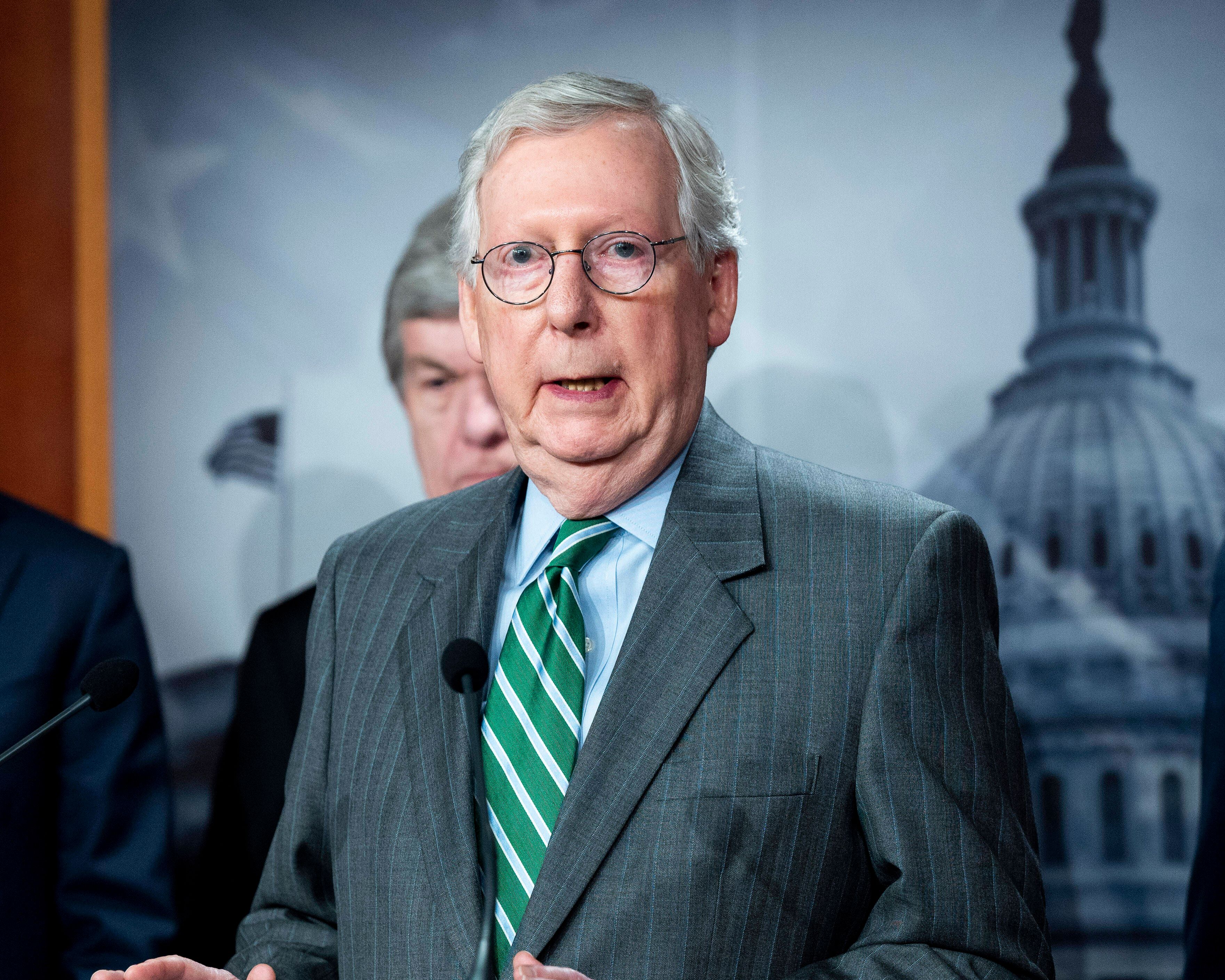 US-Senatsführer Mitch McConell musste nach einem Sturz verletzt ins Spital eingeliefert werden. 