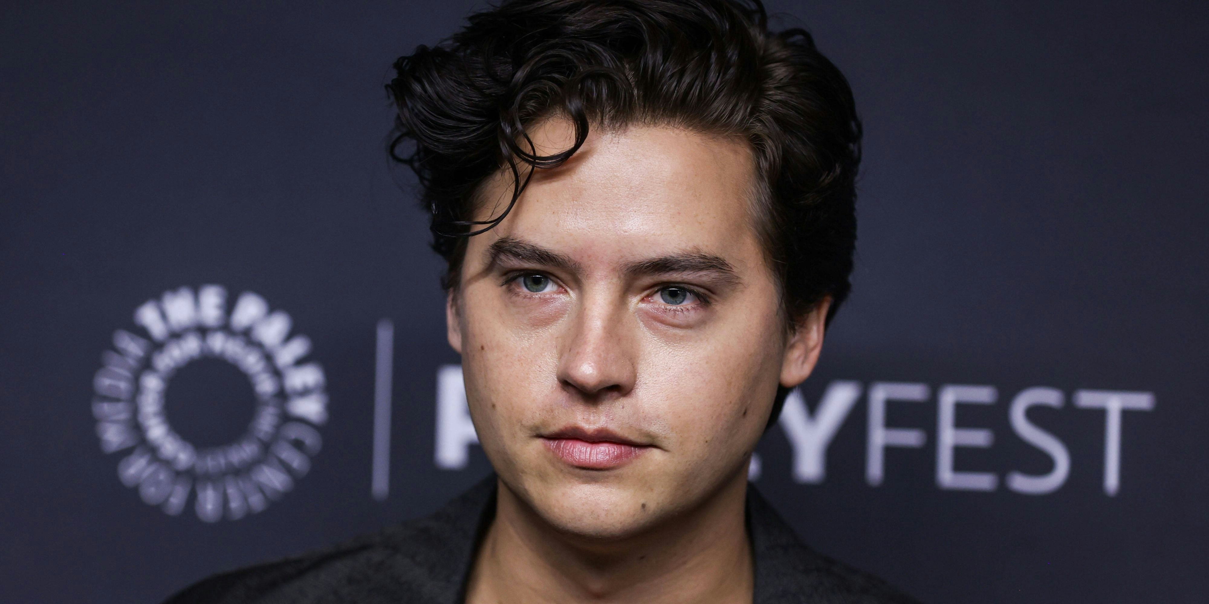 Cole Sprouse packt über sein Liebesleben aus.