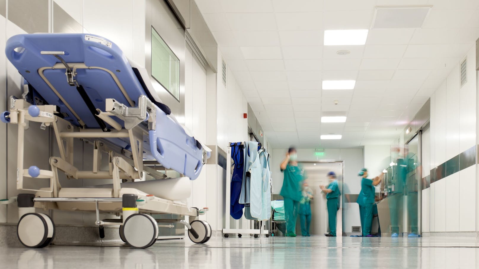 Der Pflege- und Ärztemangel in Österreichs Krankenhäusern spitzt sich zu.