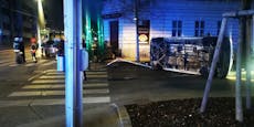 Heftiger Crash in Wien-Ottakring – Lenker eingeklemmt