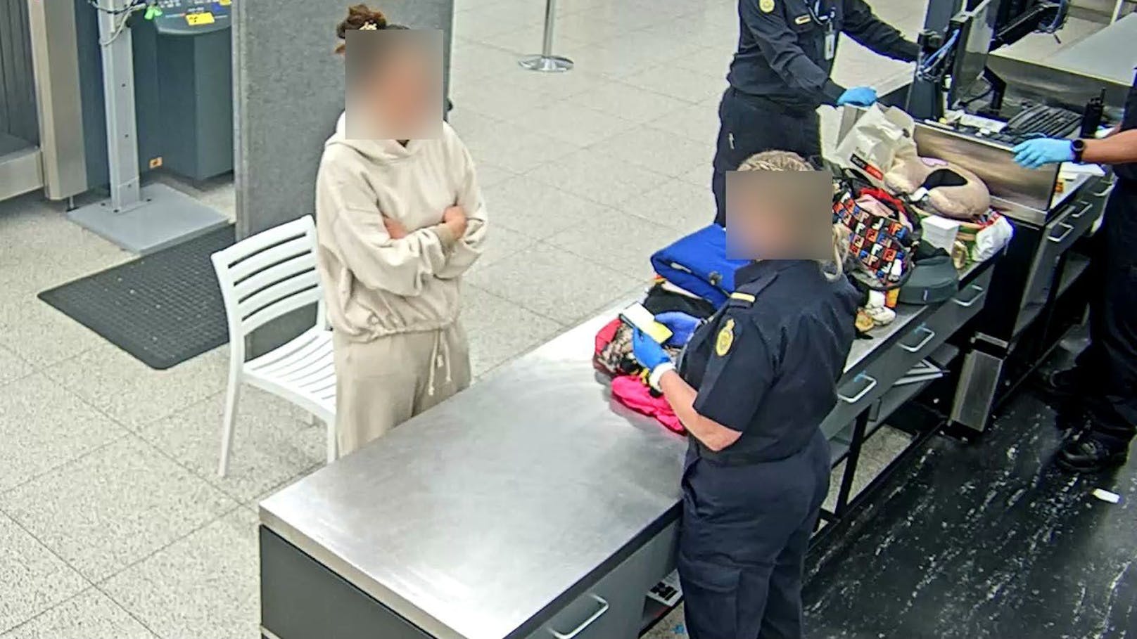 Die Verdächtige am Flughafen in Australien.