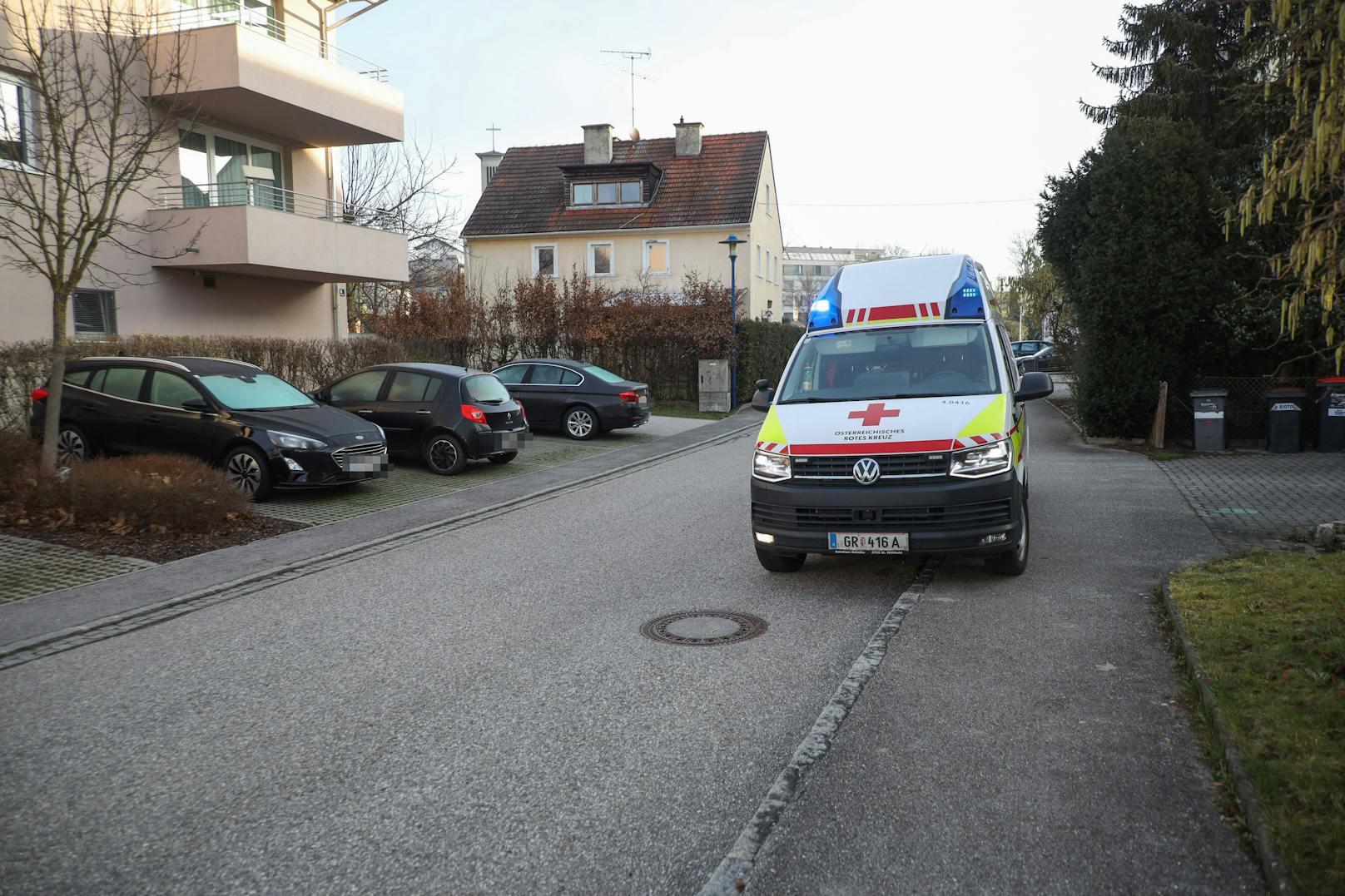 Angebranntes Kochgut hat Freitagfrüh in einem betreubaren Wohnen in Bad Schallerbach (Bezirk Grieskirchen) einen Einsatz von Feuerwehr, Rettungsdienst und Polizei ausgelöst.