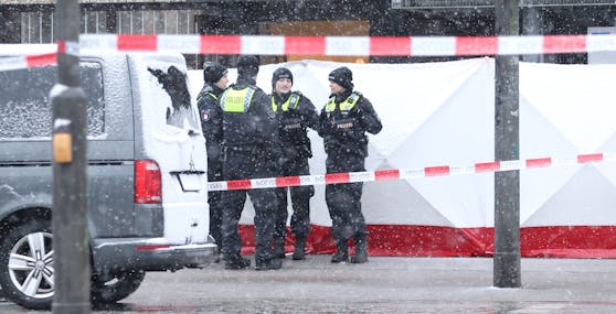 Auch am Tag nach dem Amoklauf war die Hamburger Polizei mit der Spurensicherung beschäftigt.