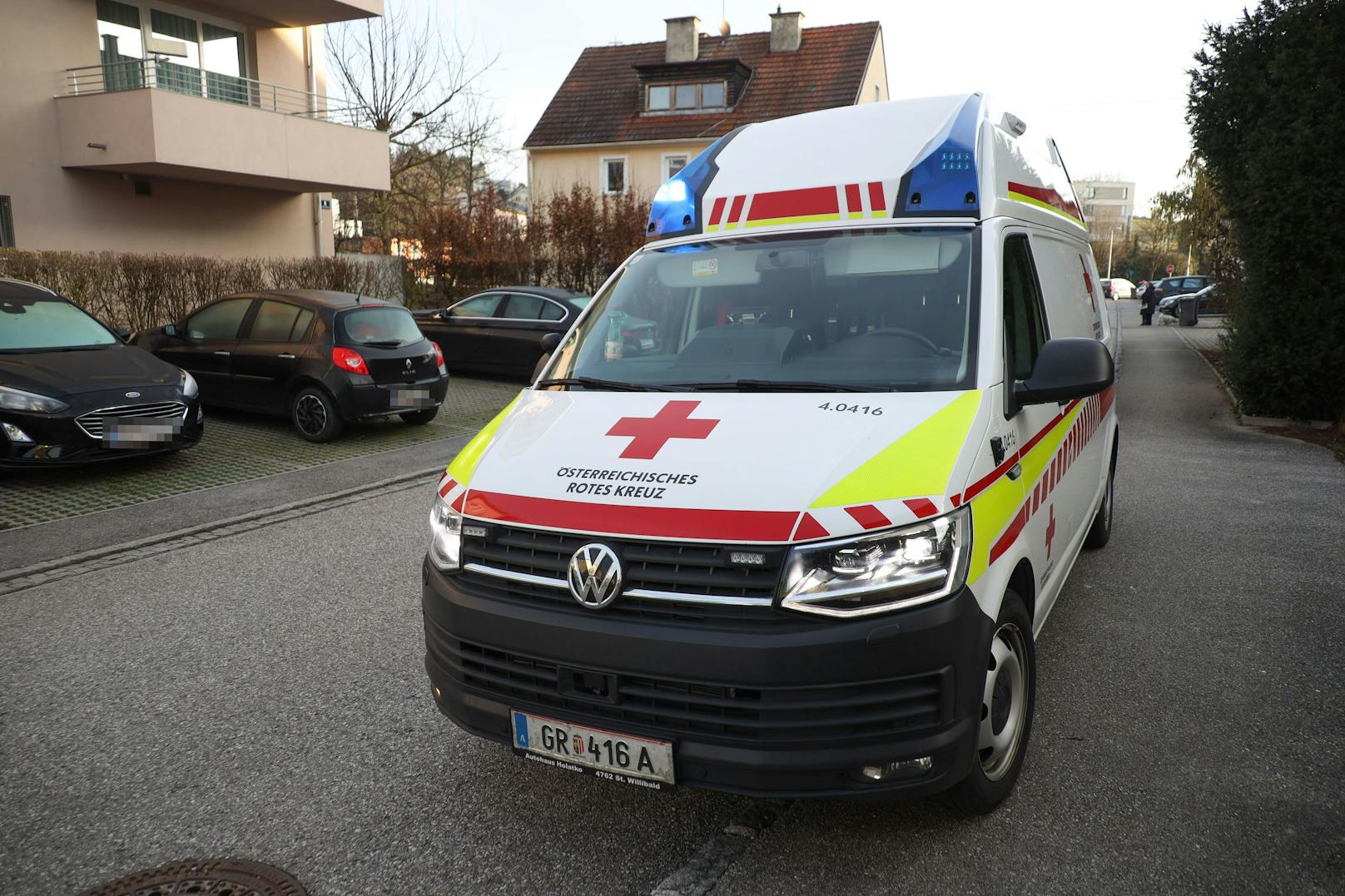 Angebranntes Kochgut hat Freitagfrüh in einem betreubaren Wohnen in Bad Schallerbach (Bezirk Grieskirchen) einen Einsatz von Feuerwehr, Rettungsdienst und Polizei ausgelöst.