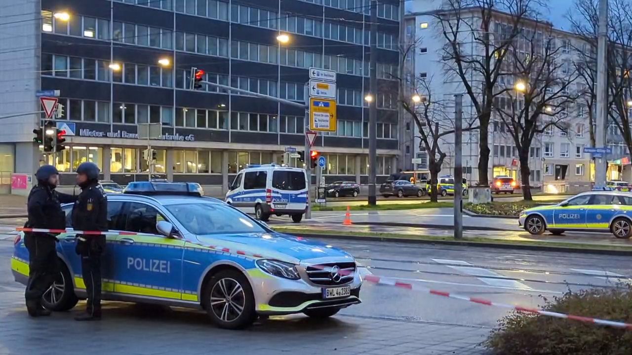 In Karlsruhe gibt es Freitagabend eine bewaffnete Geiselnahme.