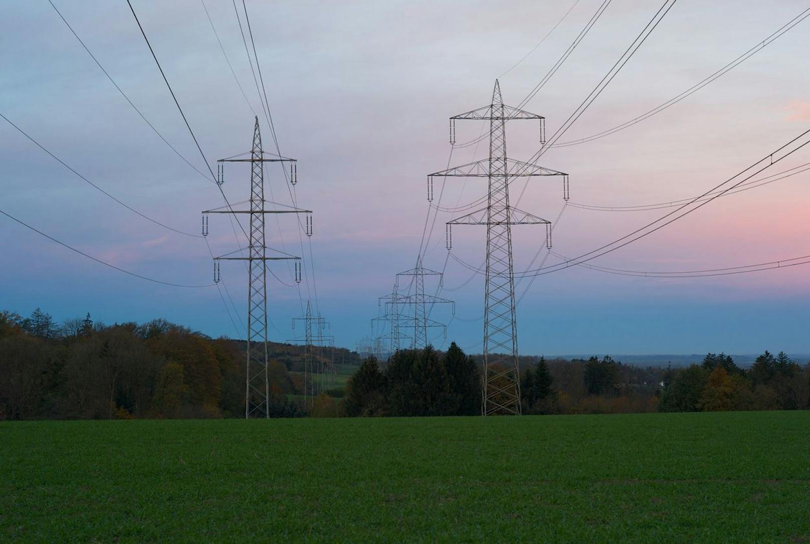 Eine neue 220-KV-Leitung in Oberösterreich soll auch vor der Gefahr von Blackouts schützen.