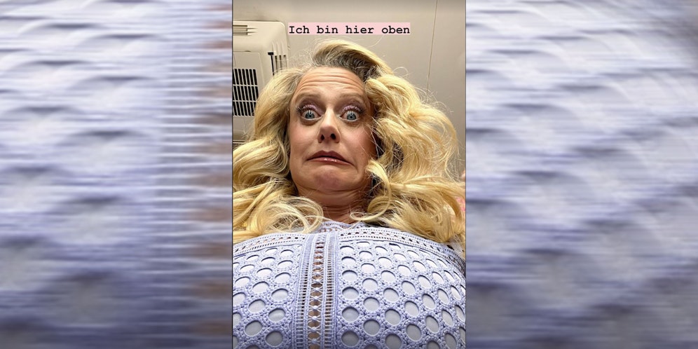 Barbara Schöneberger geizt nicht mir ihren Reizen.