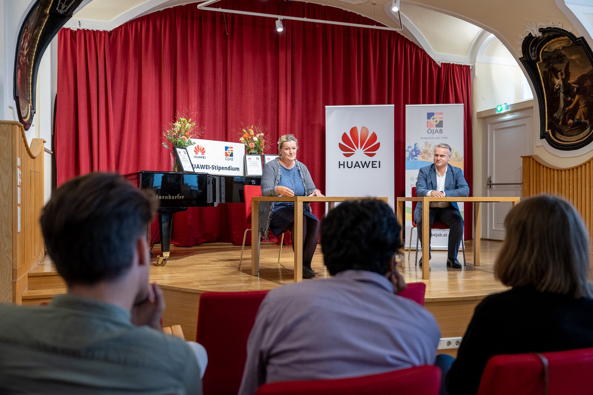 ÖJAB-Geschäftsführerin Dr. Monika Schüssler bei der Stipendienverleihung 2022.