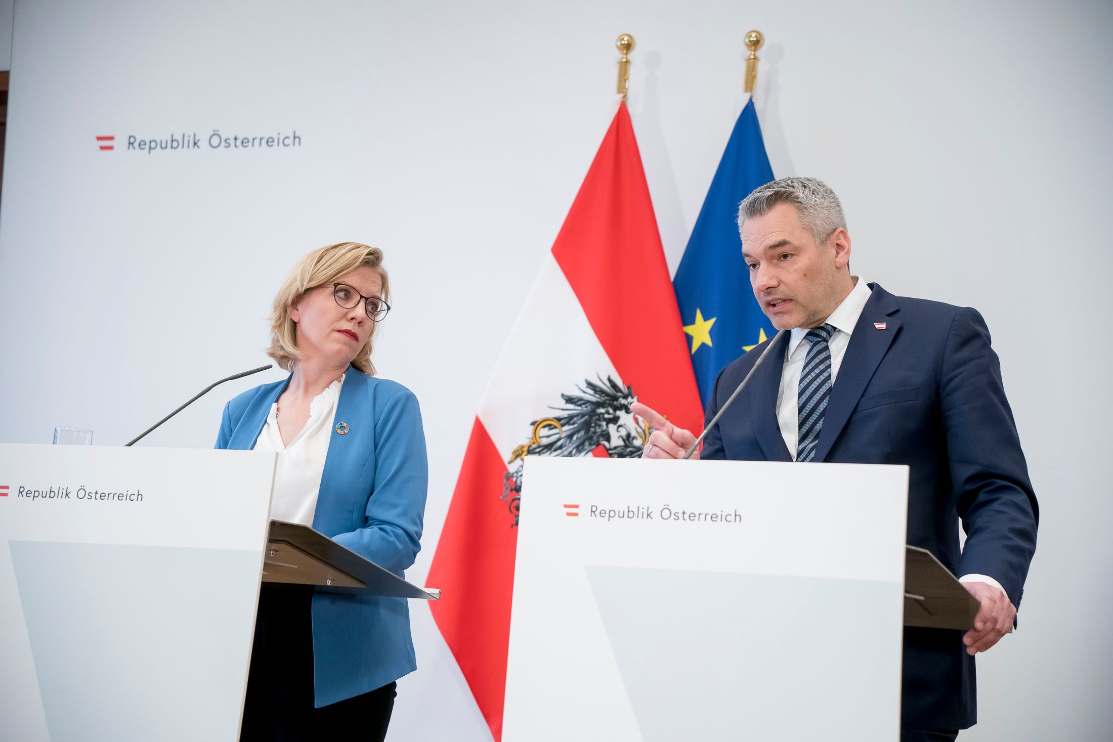 Umweltministerin Leonore Gewessler fordert Kanzler Karl Nehammer auf, den Umweltschutz ernstzunehmen.
