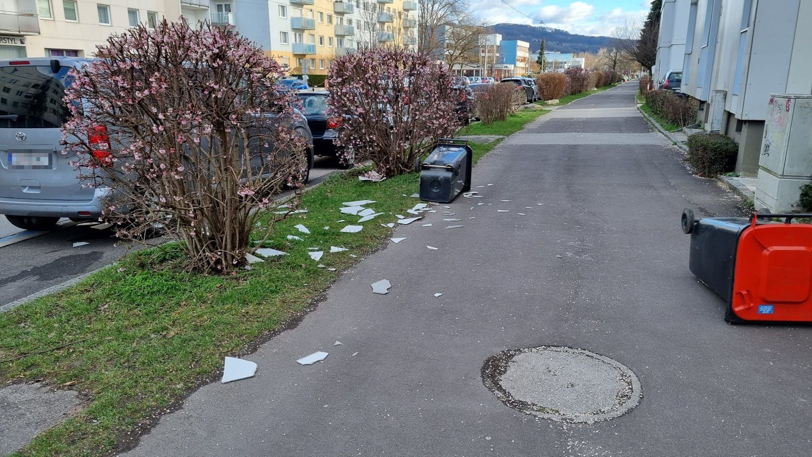 In Linz-Urfahr riss der Sturm Teile von Fassaden von Gebäuden.