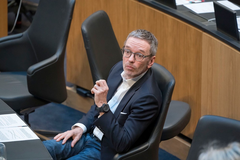 FPÖ-Chef Herbert Kickl zieht nun auch in der Kanzlerfrage auf Platz 1.