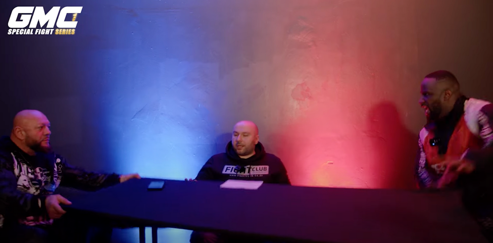 Manuellsen eskaliert im Gespräch.