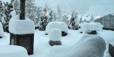 Schneewalze überrollt Ort – Österreicher sitzen fest