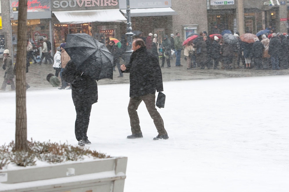 Nach dem Sturm kommen Schneefall, Starkregen, Gewitter, aber auch bis zu 20 Grad.