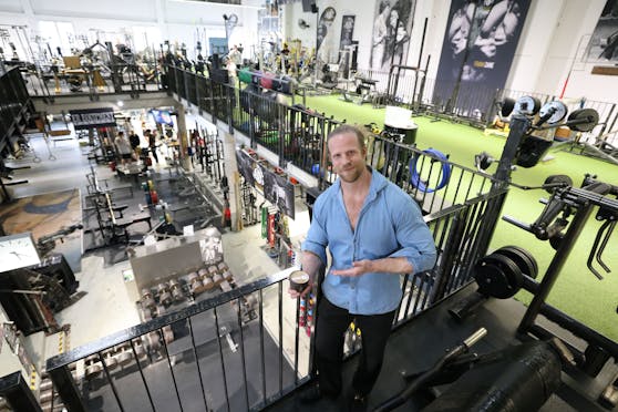 "Das Gym"-Geschäftsführer Andreas Pürzel legt in seinem Fitness-Studio Wert auf Latte Art.