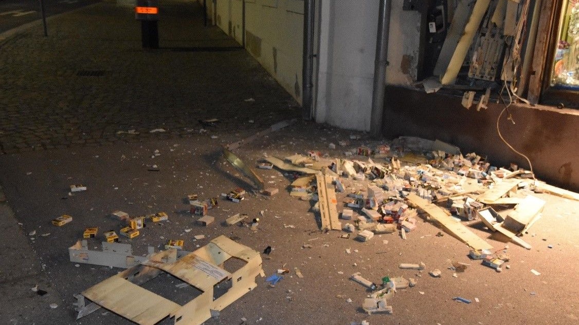 Die Täter sprengten unter anderem einen Zigaretten-Automaten in Wien.