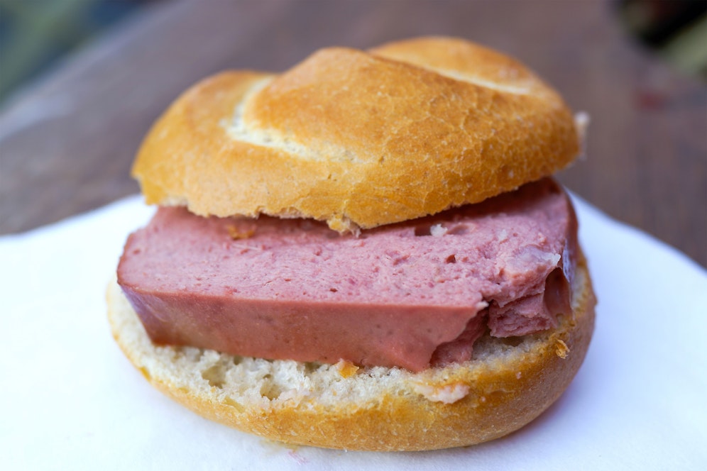 Ein 50-Jähriger saß nach einem Leberkäsesemmel-Streit in Haft.