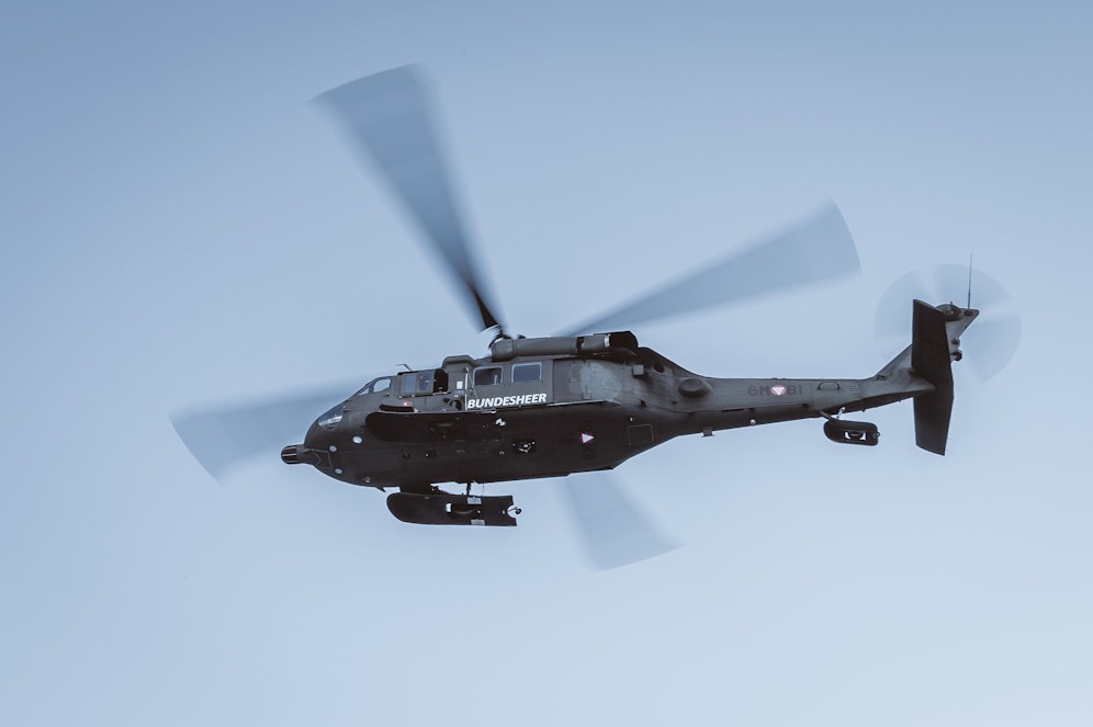 Mit bis zu sieben Hubschraubern und vier Flugzeugen wird geübt.