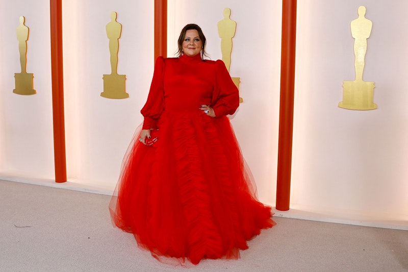 Melissa McCarthys Robe von Christian Siriano hätte grundsätzlich schon Oscar-Potential, bei der Schauspielerin trug das gute Stück jedoch ziemlich auf.