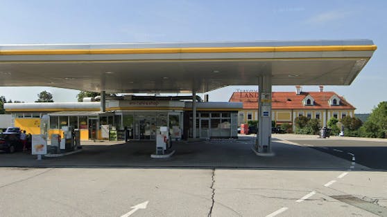 Die Tankstelle der A2-Autobahnraststation Loipersdorf wurde in der Nacht auf Montag überfallen.