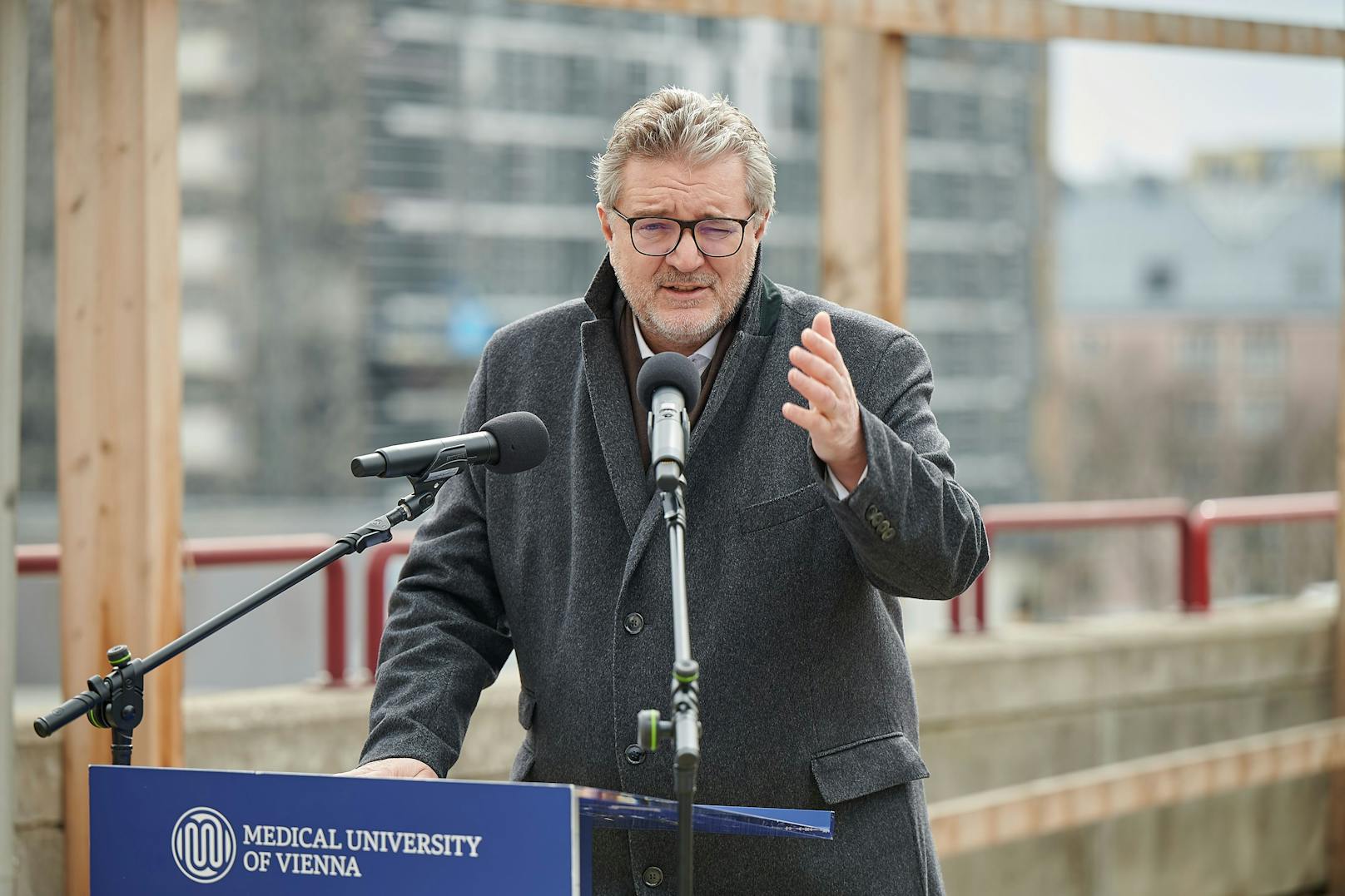 Stadtrat Peter Hacker (SPÖ) bei der Präsentation des Projektes.