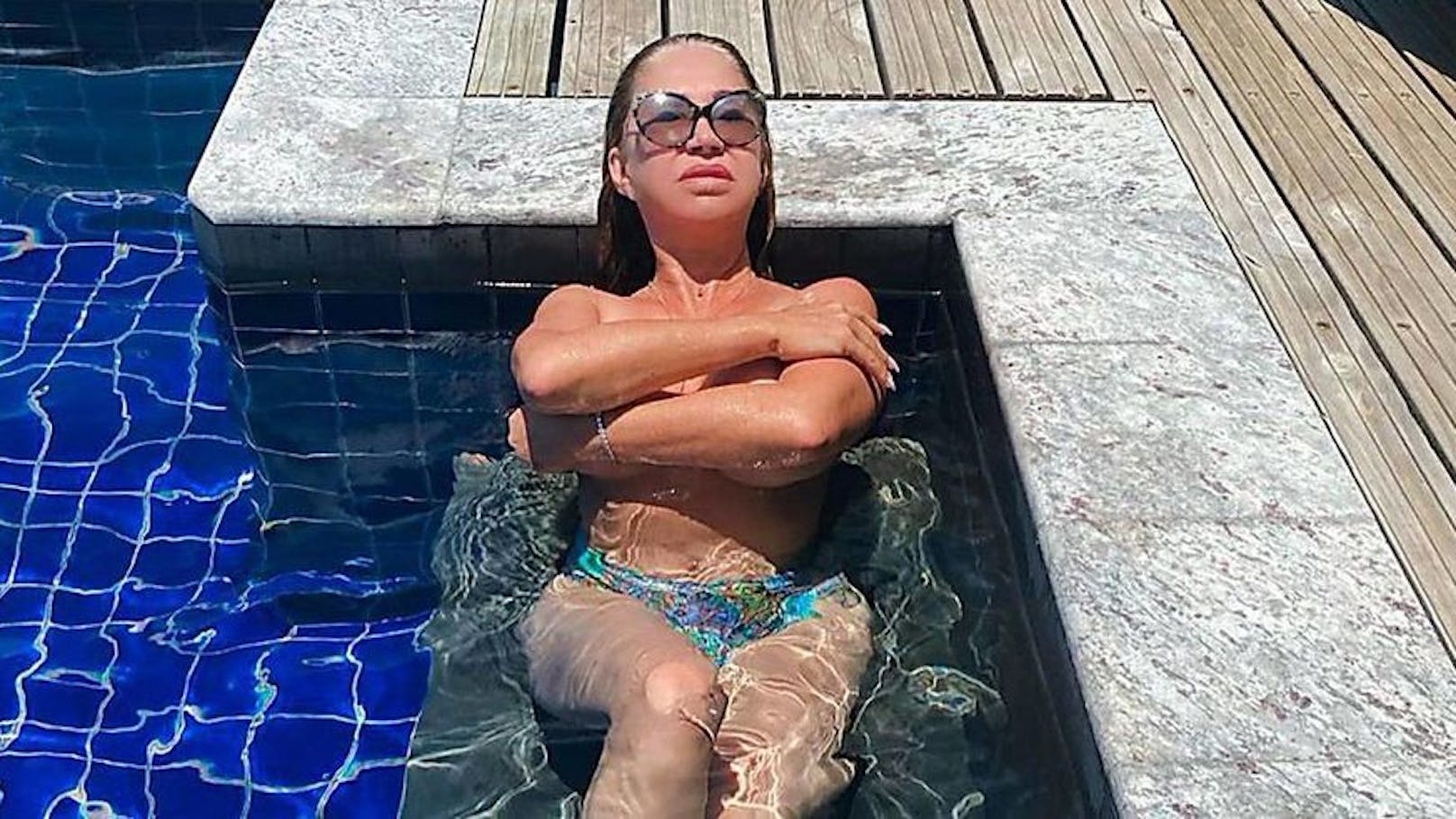 Carmen Geiss nackt im Pool – kassiert Shitstorm