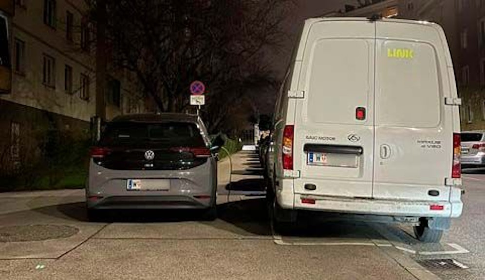 Der VW ID3 parkte den Gehsteig zu. 