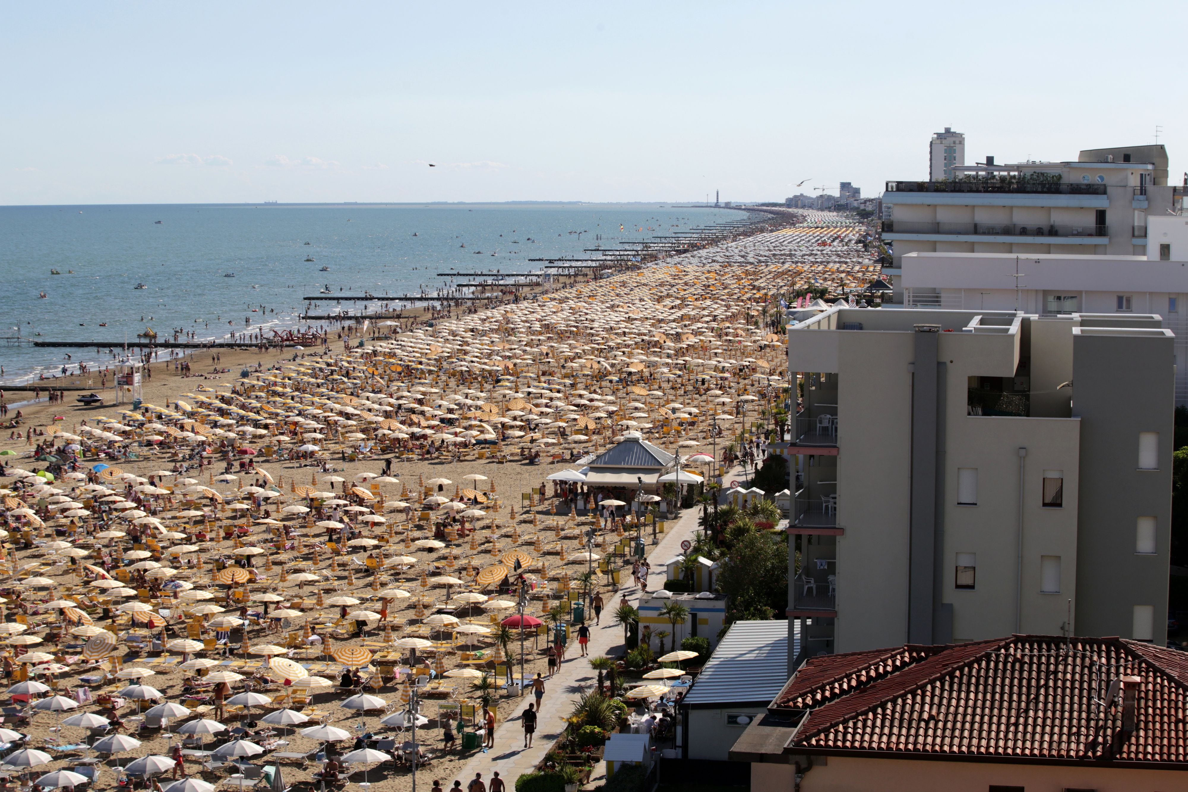 Jesolo ist ein Touristen-Magnet – in jüngerer Zeit häufen sich aber Urlauber-Exzesse und Randale.