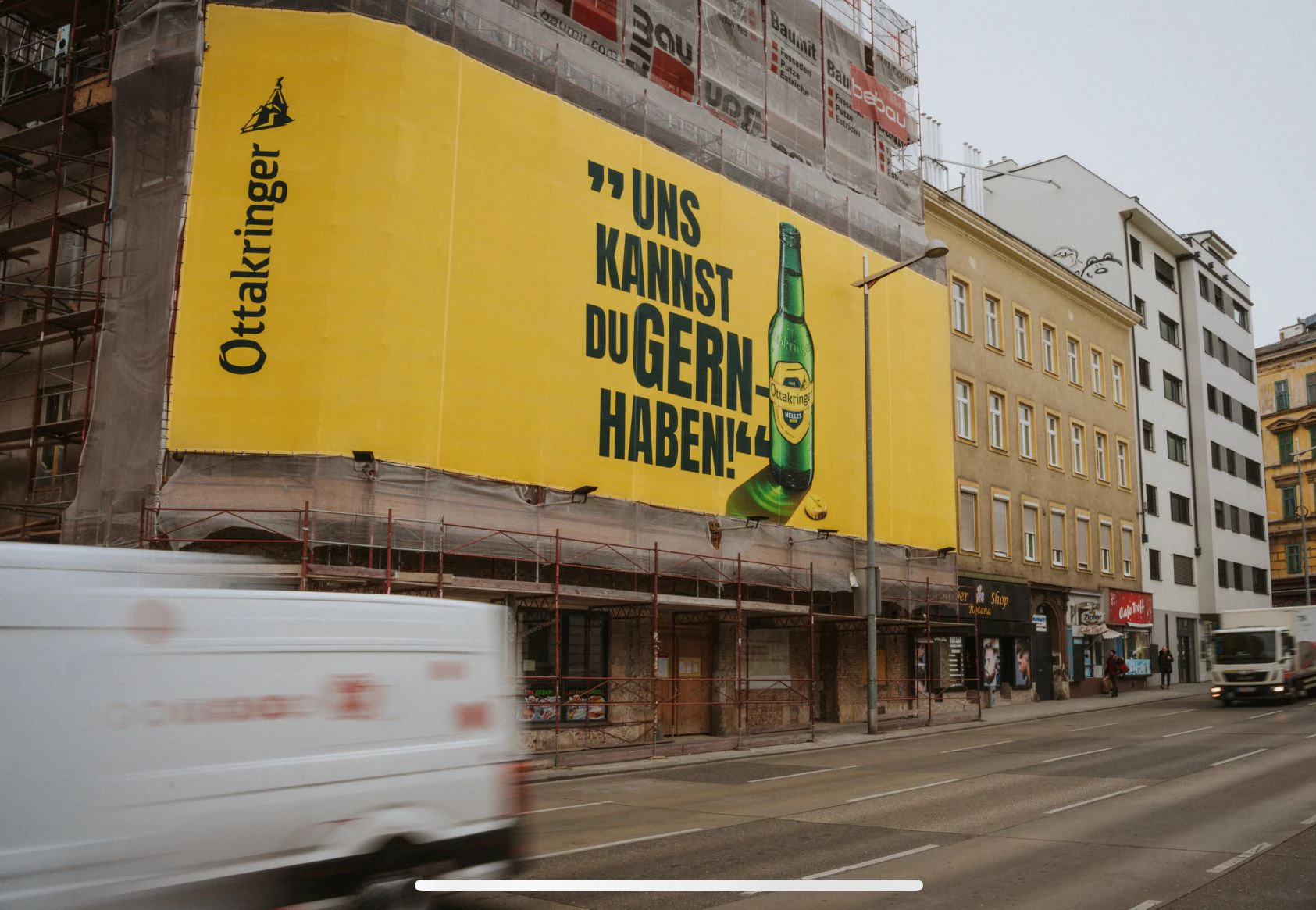 Die Brauerei plakatiert ganz deultich "Uns kannst du gernhaben"