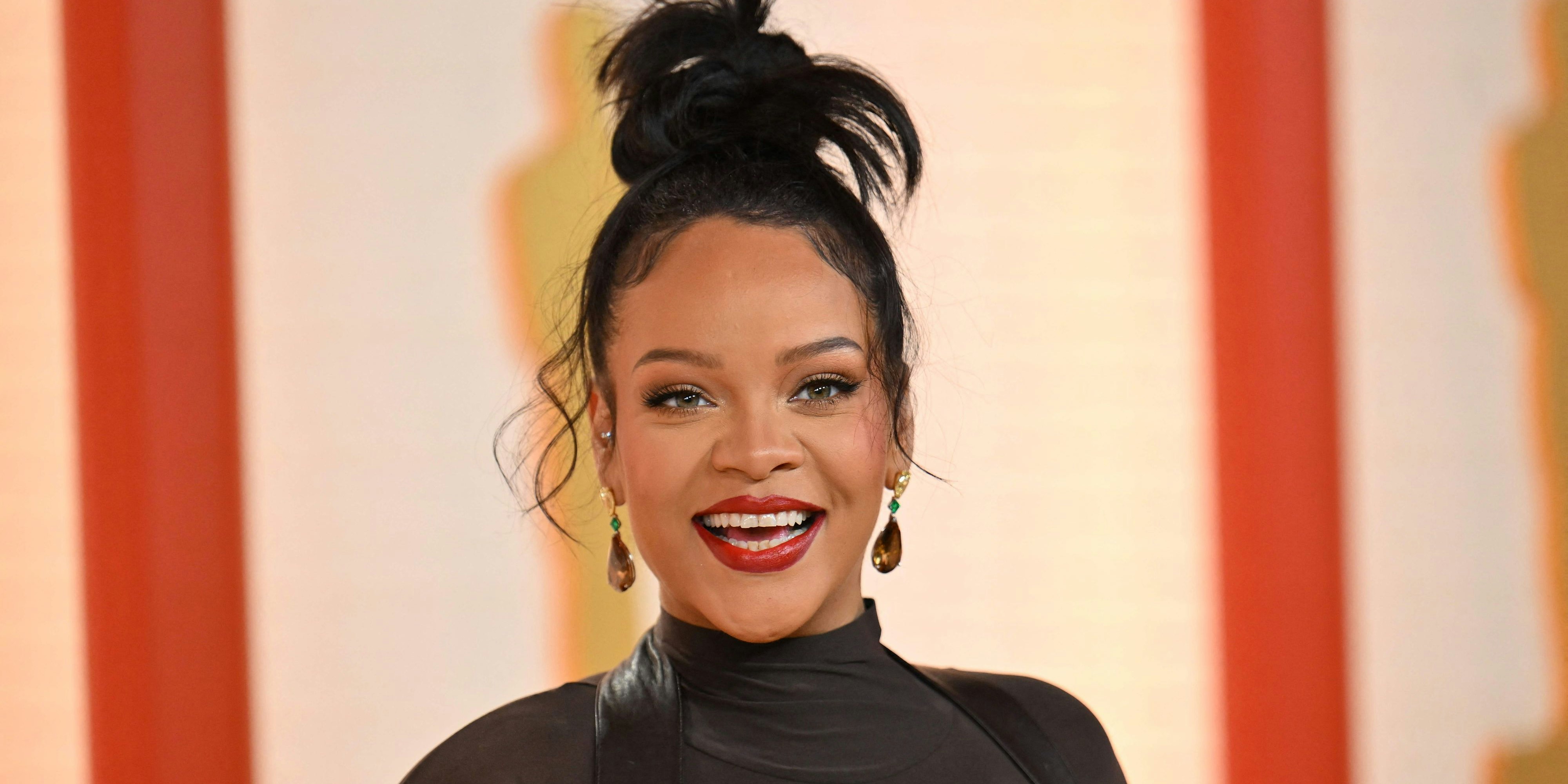 Download von www.picturedesk.com am 13.03.2023 (13:47).  Barbadian singer-songwriter, actress Rihanna attends the 95th Annual Academy Awards at the Dolby Theatre in Hollywood, California on March 12, 2023. (Photo by ANGELA WEISS / AFP) - 20230312_PD19594 - Rechteinfo: Rights Managed (RM) Nur für redaktionelle Nutzung! Werbliche Nutzung erfordert Freigabe: bitte schicken Sie uns eine Anfrage.