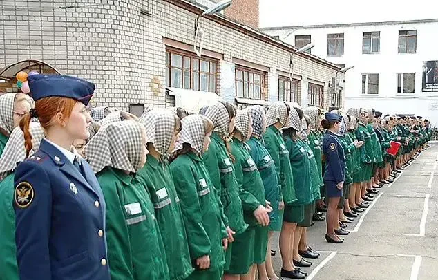 Weibliche Häftlinge in einem russischen Gefängnis – Berichten zufolge werden nun auch Frauen an die Front entsandt..