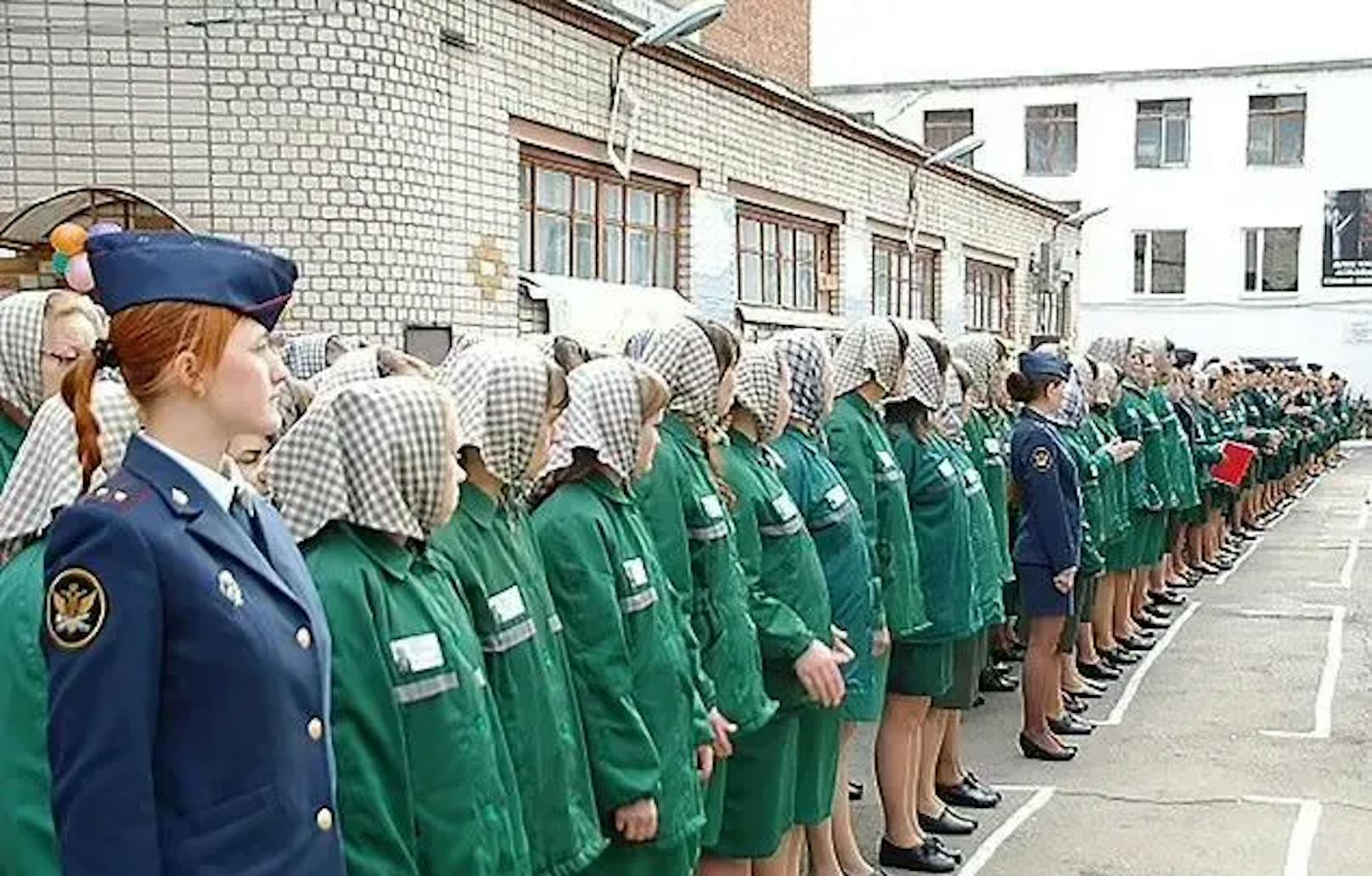 Weibliche Häftlinge in einem russischen Gefängnis – Berichten zufolge werden nun auch Frauen an die Front entsandt.