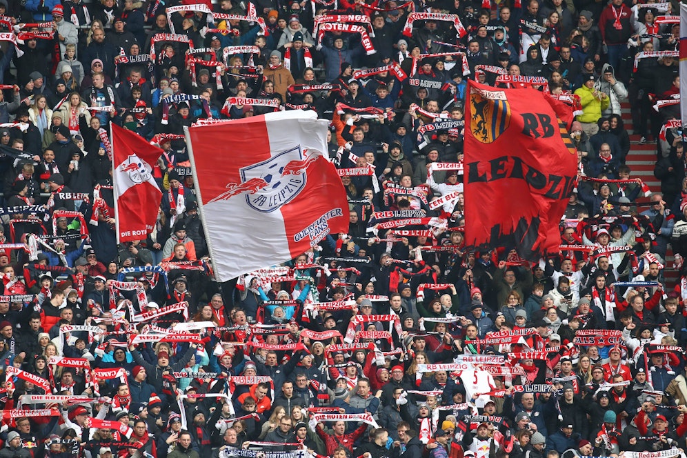 Vor dem Champions-League-Duell gegen Manchester City ist es zu einer Auseinandersetzung zwischen Leipzig-Fans und City-Ordnern gekommen. 