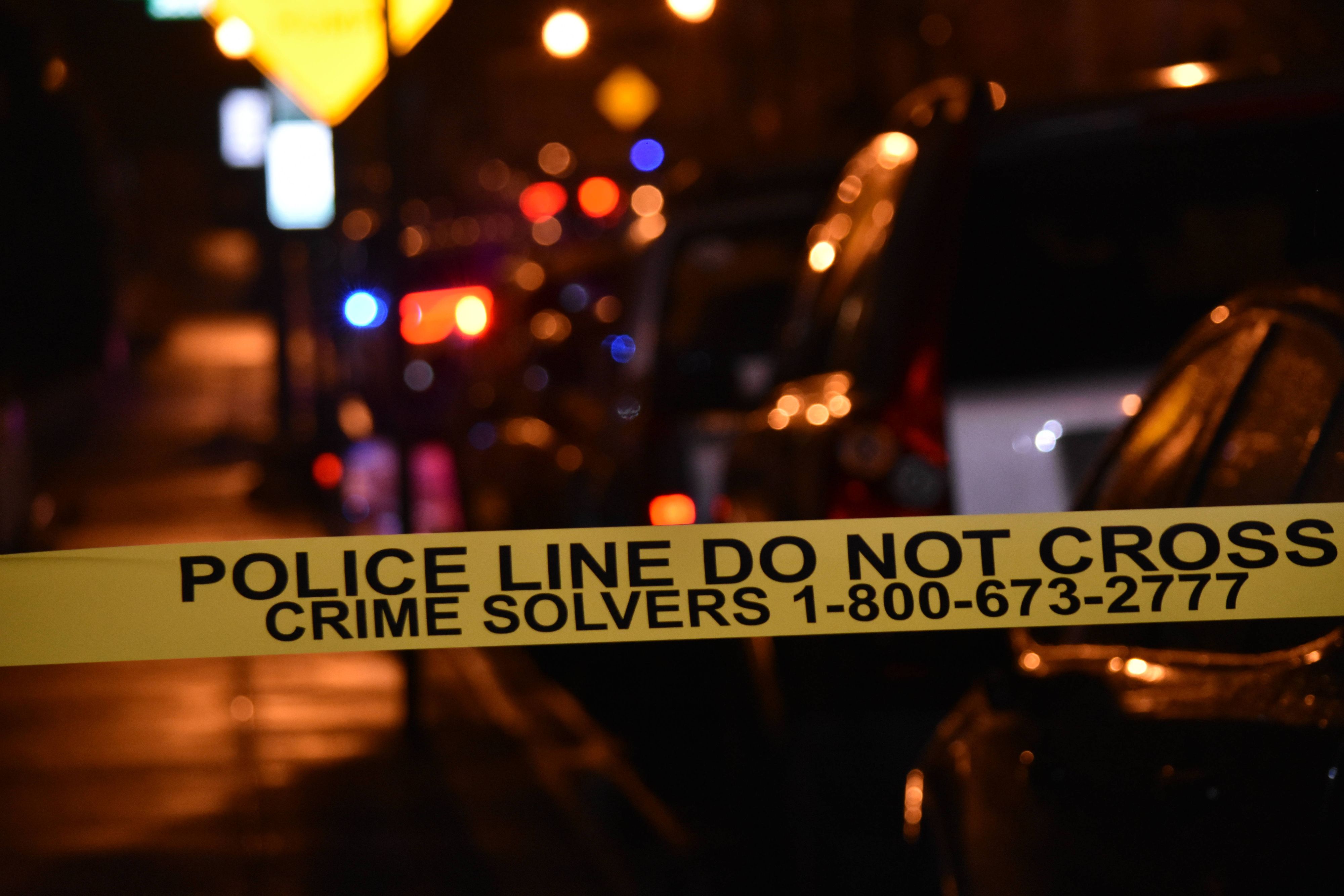 Ein 4-jährige fand im Schlafzimmer der Eltern eine geladene Schusswaffe und tötete damit die eigene Schwester.