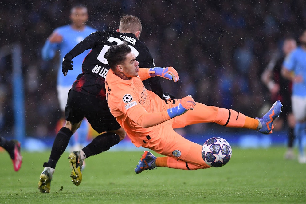 ÖFB-Teamspieler Konrad Laimer wurde von Ederson böse weggecheckt.