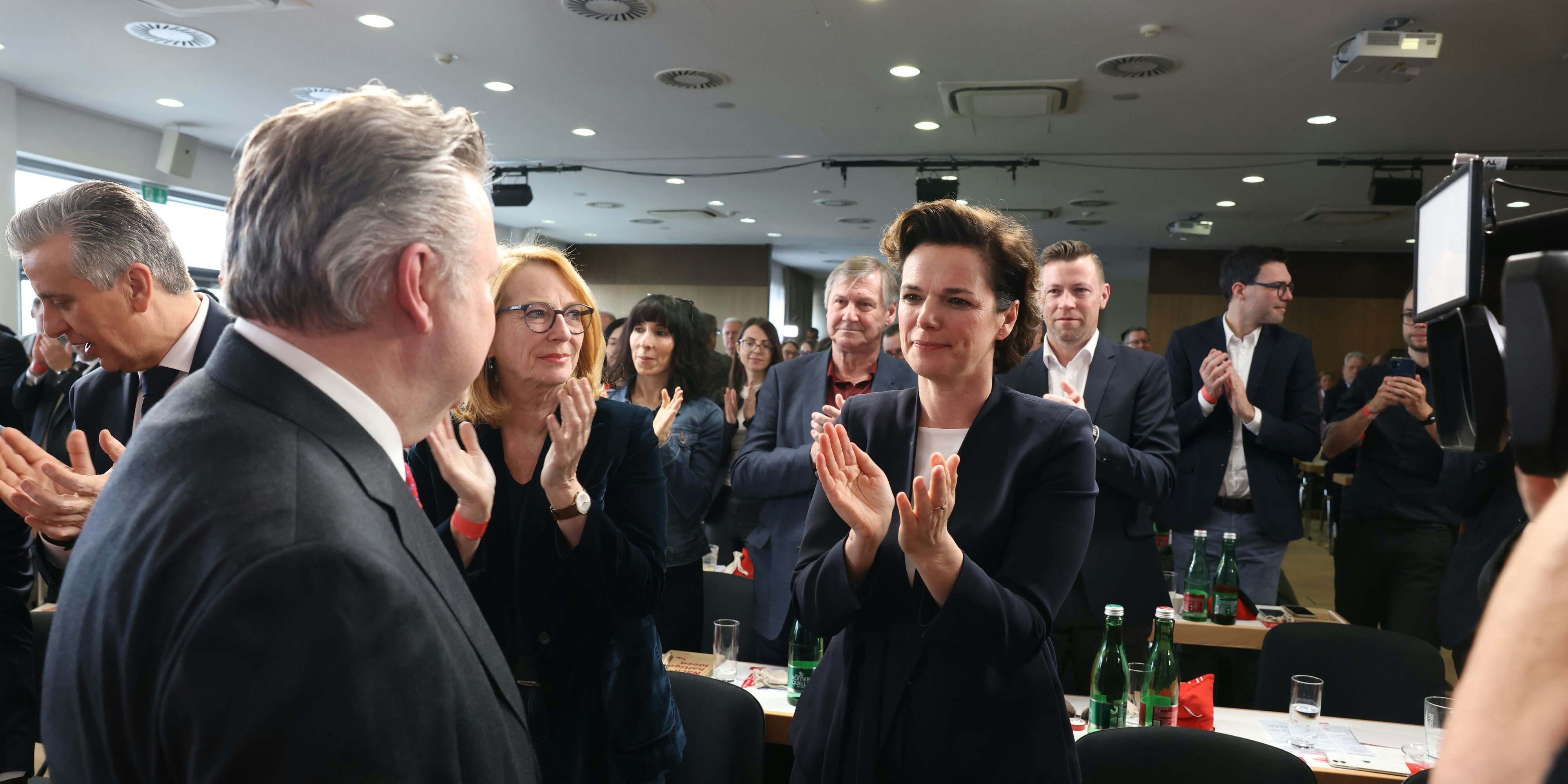 Rendi-Wagner ließ sich in der St. Martins Therme im Burgenland feiern