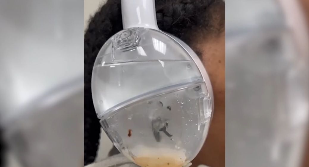 Wasser rein, Schmalz raus: Kopfhörer aufgesetzt, Ohren geputzt.