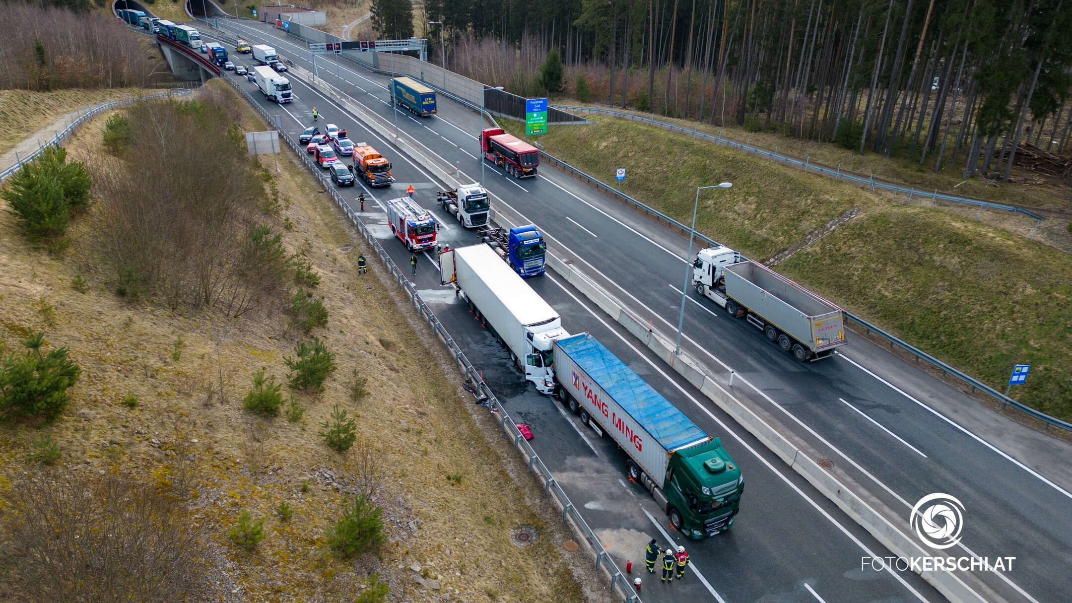 Der schwere Unfall passierte auf der Mühlviertler Schnellstraße. Es sollen mehrere Fahrzeuge beteiligt sein. 
