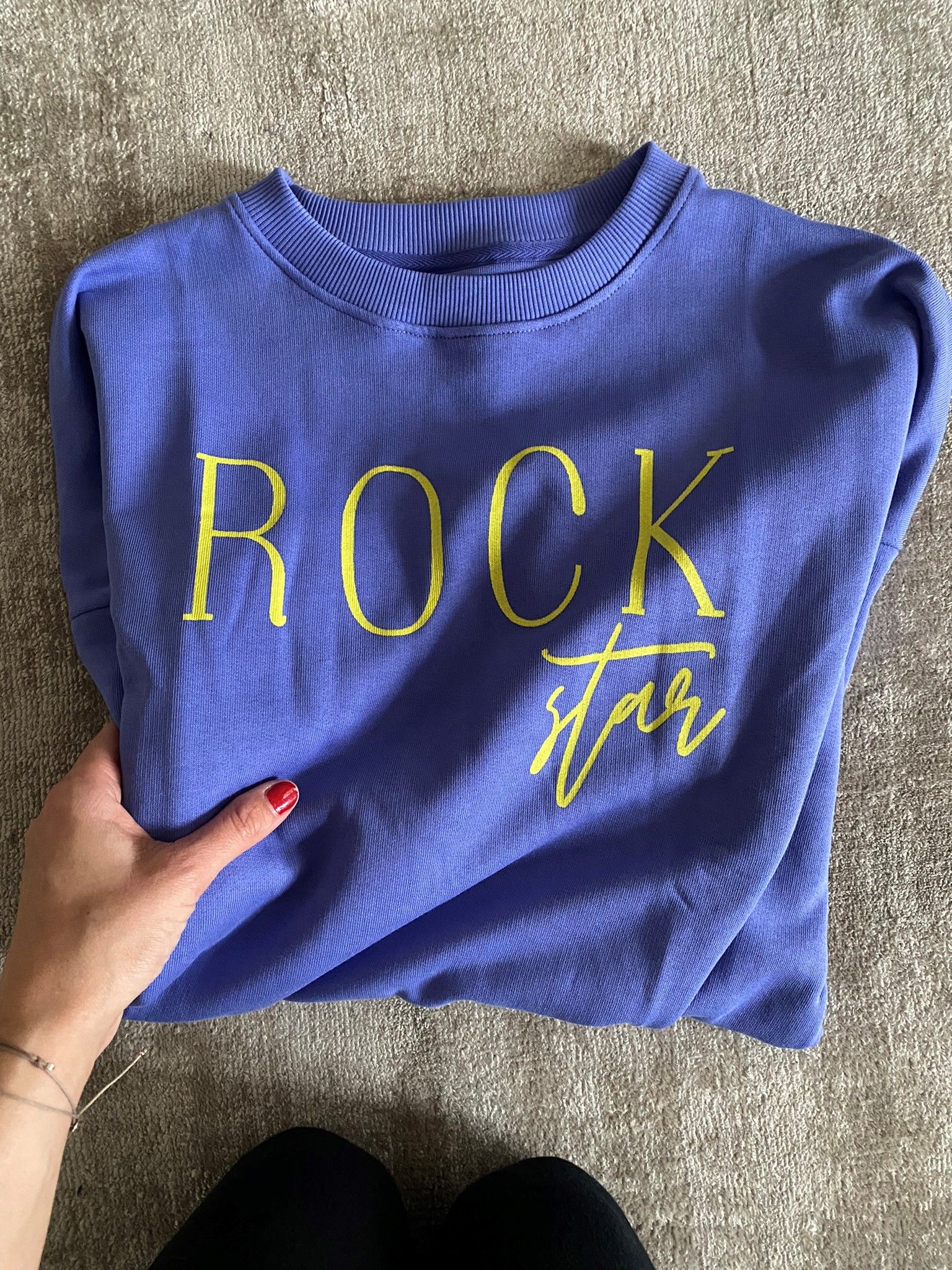 Den Sweater gibt es um 69 Euro im Onlineshop