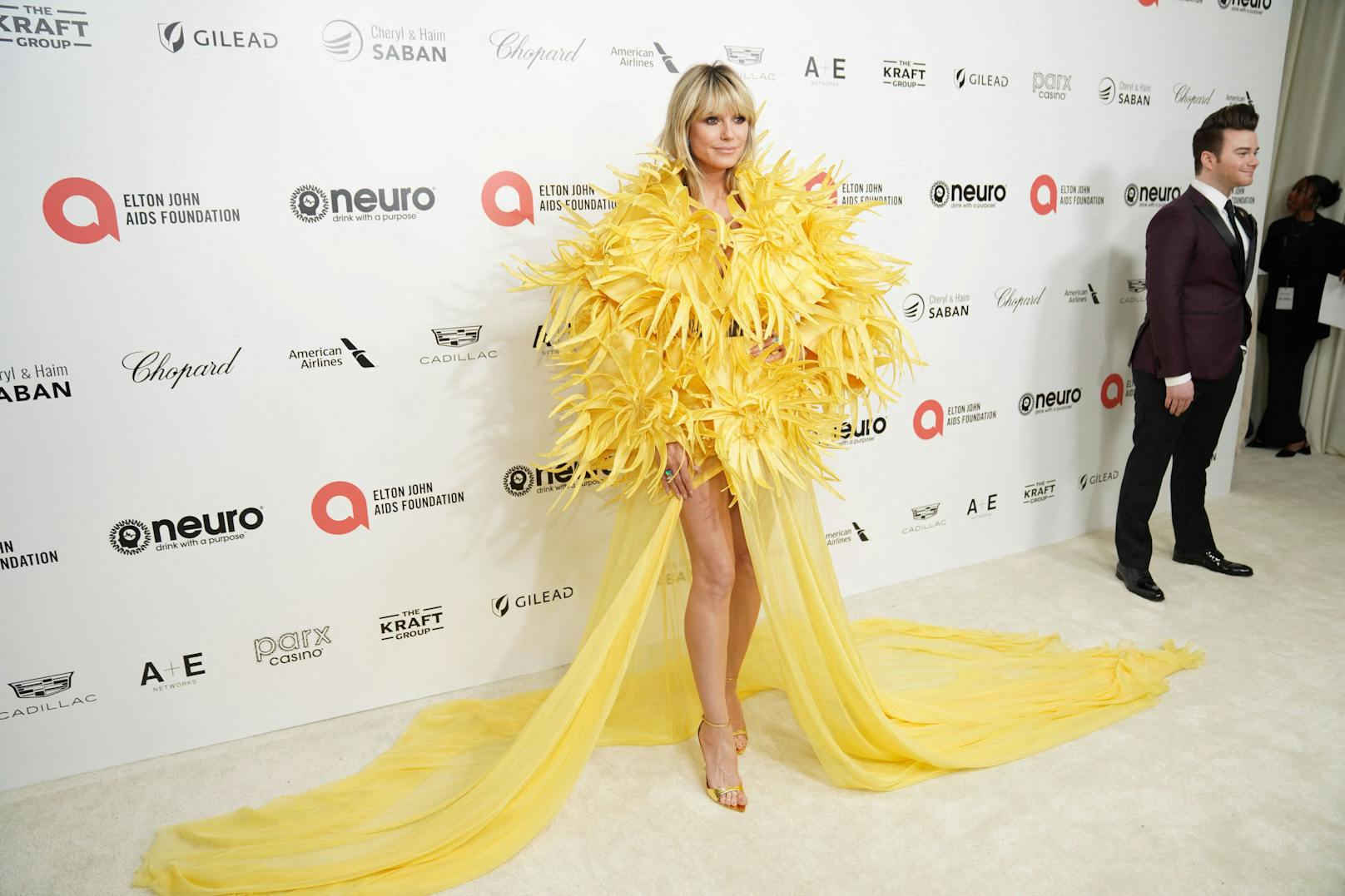 "Sie hat Bibo um die Ecke gebracht", witzelten Fans in den sozialen Netzwerken über Heid Klums Outfit bei Elton Johns Oscar-Party.