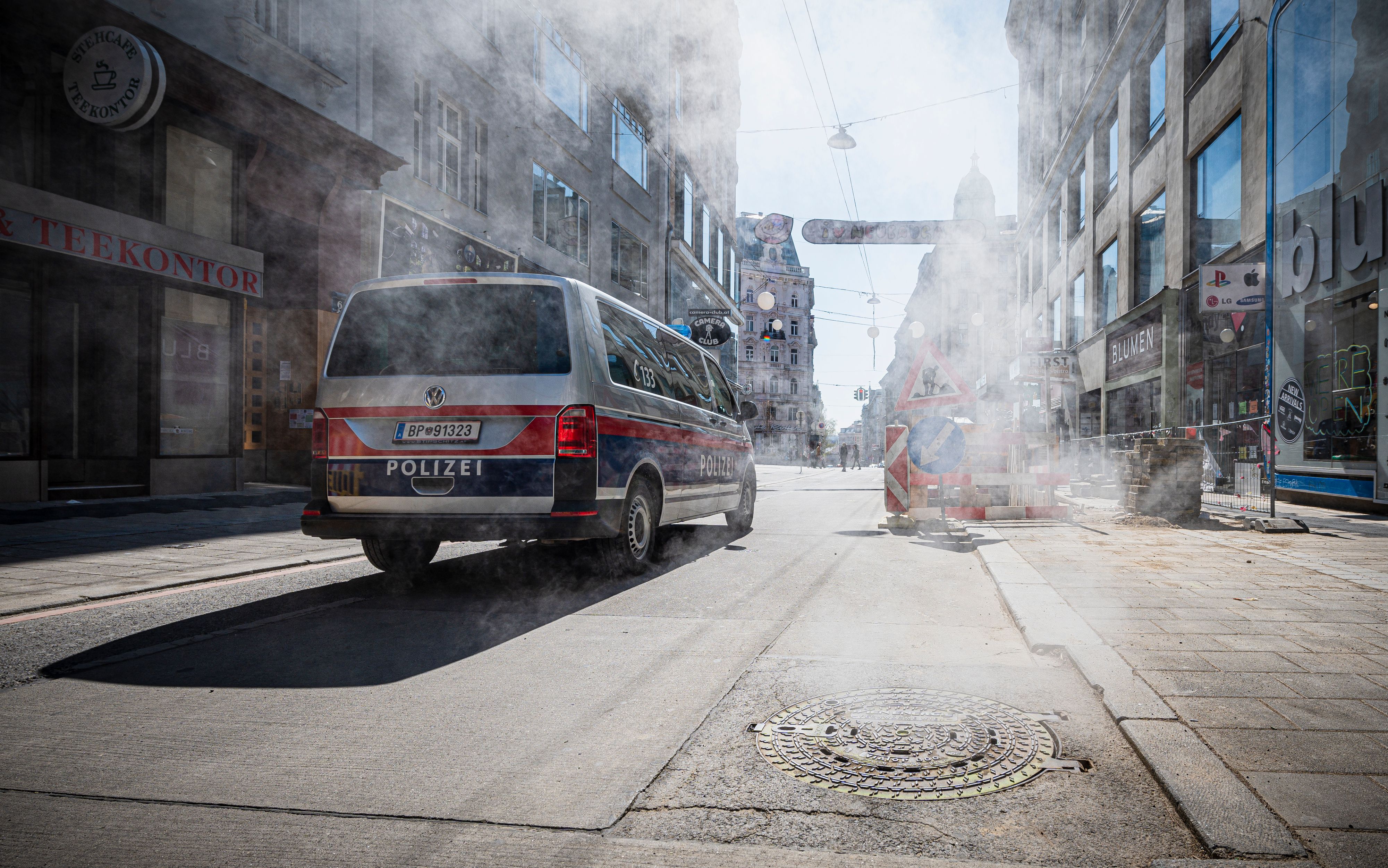Polizeieinsatz in Wien-Neubau: Ein 23-Jähriger wurde festgenommen, nachdem er betrunken auf offener Straße randalierte.