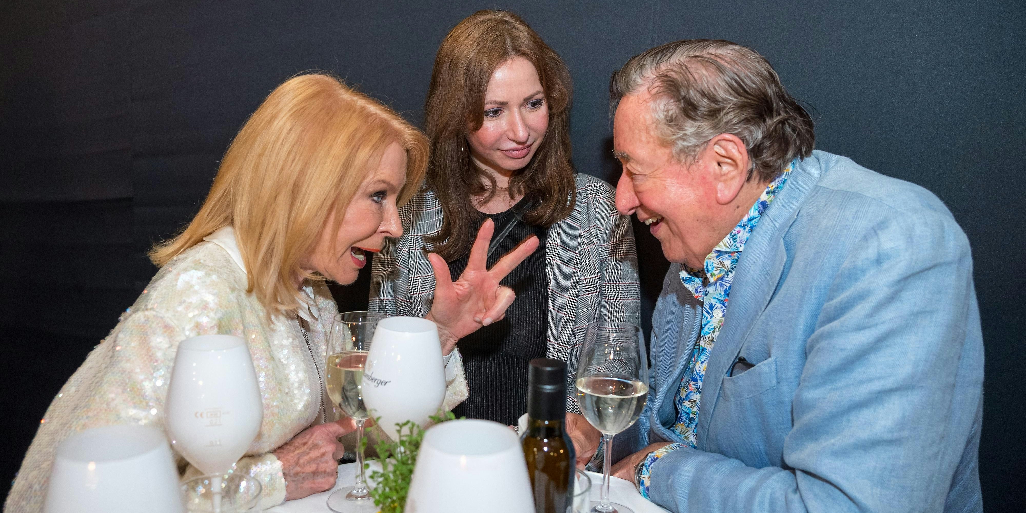 Richard Lugner holt sich bei neuen Partnerinnen immer den Segen von Astrologin Gerda Rogers. 