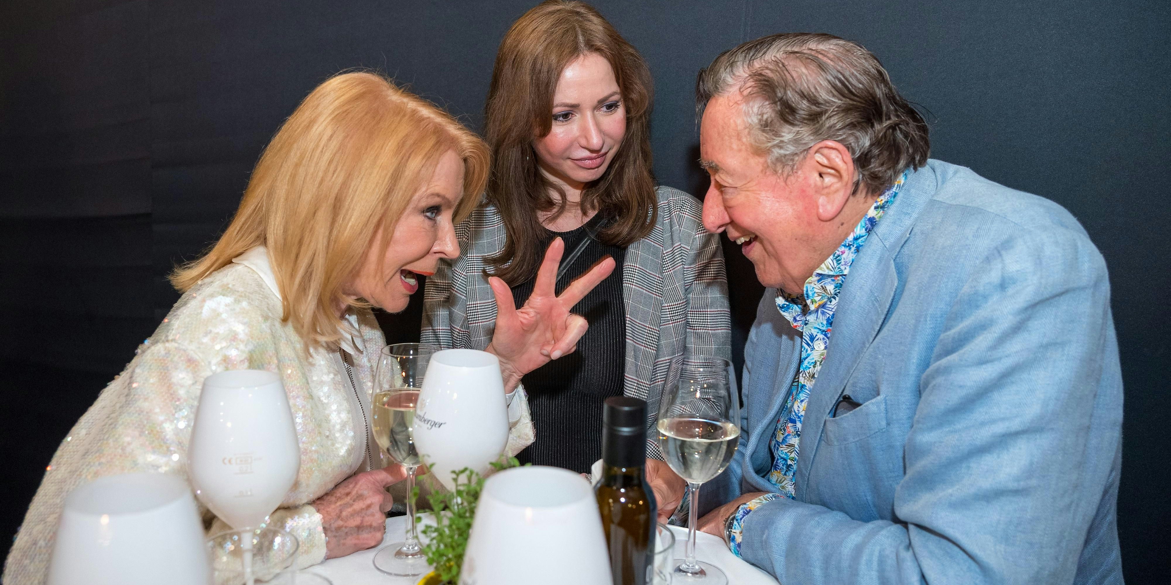 Richard Lugner holt sich bei neuen Partnerinnen immer den Segen von Astrologin Gerda Rogers. 