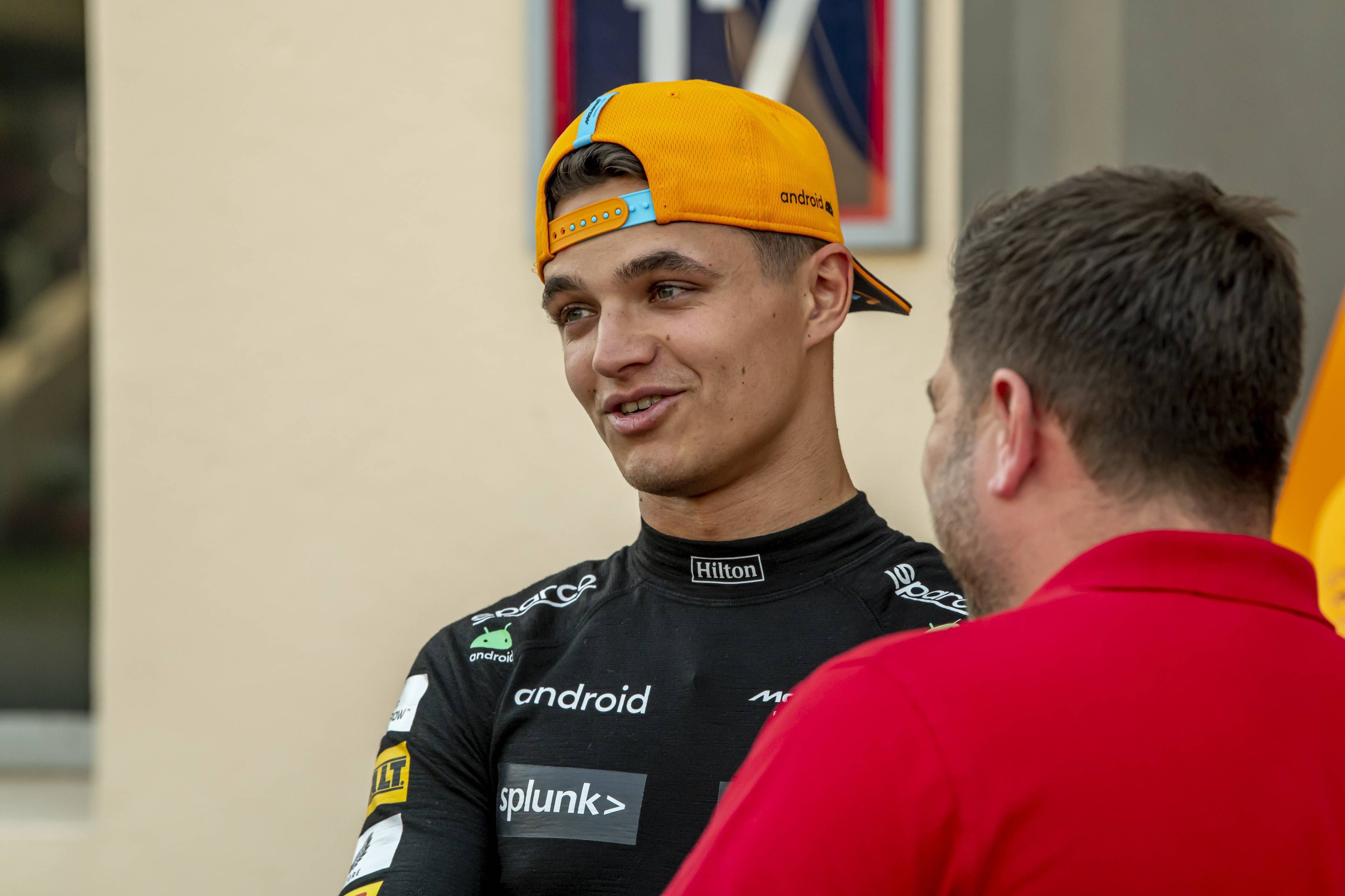 McLaren-Pilot Lando Norris verriet nun die Inhalte der Formel-1-Whatsapp-Gruppe. 