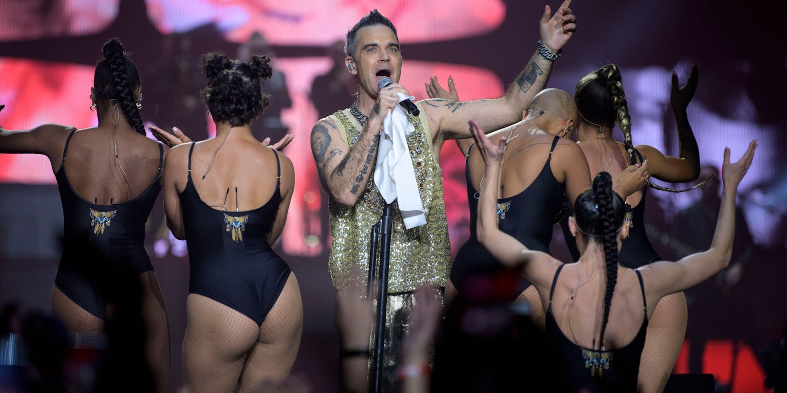 Robbie Williams  zündet gegen 21 Uhr  sein Hit-Feuerwerk.