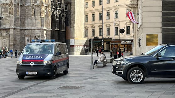 Die Wiener Polizei hat am Mittwoch (nicht nur) vor dem "Steffl" Stellung bezogen.