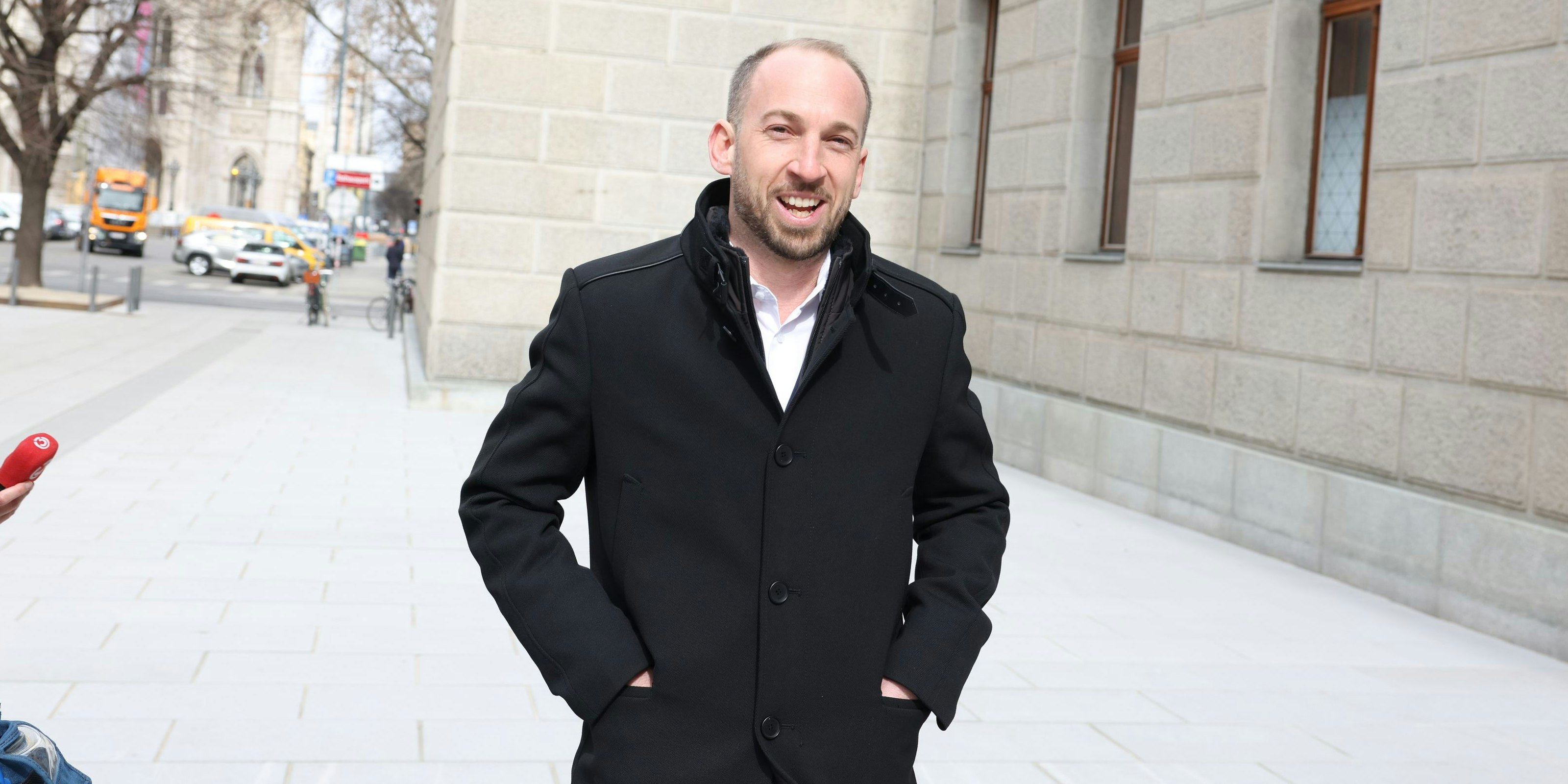 Der Salzburger Landesparteivorsitzende David Egger wünscht sich vor der anstehenden Landtagswahl Klarheit im Führungsstreit der Bundespartei.