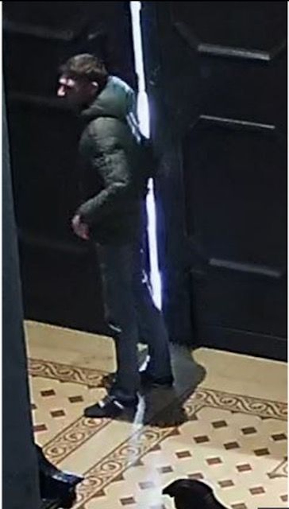 Die Polizei sucht diesen Verdächtigen aus der Franziskuskirche Waidhofen/Ybbs